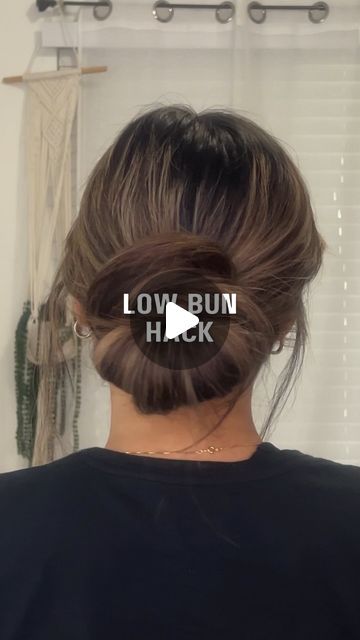 janelle  |   UGC Creator on Instagram: "i’m obsessed with this hack, it’s so easy and takes less than a minute 🤍

#haircare #haircareroutine #aestheticlifestyle #hairaesthetic #hairstyleideas #explore #explorepage #heatlesshairstyles #heatlesscurls #easyhairstyles #quickhairstyles #ugccreator #ugchair #ugcbeauty" Low Messy Bun Hairstyles, Easy 5 Minute Hairstyles, Easy Low Bun Hairstyles, Hairstyles For Short Hair Easy, Easy Low Bun, Messy Bun For Short Hair, Easy Braid Styles, Twisted Bangs, Easy Hair Up