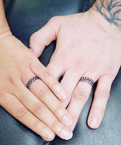 Tattoos For Wife For Husband, Wedding Band Tattoos, Bands Tattoo, Ring Tattoo Ideas, Twin Flame Tattoo, Wedding Ring Finger Tattoos, Pretty Wedding Bands, Love Finger Tattoo, Black Ink Crew