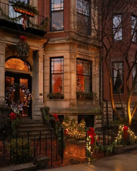 Boston Living, Halifax Explosion, Boston Aesthetic, Boston House, Columbus Park, Boston Apartment, Cabin Aesthetic, Newbury Street, Boston Common