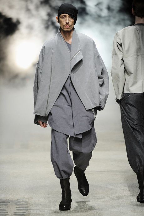 Damir Doma Sci Fi Clothing, Damir Doma, Futuristic Fashion, Future Fashion, Moda Vintage, Yohji Yamamoto, Inspiration Mode, Men Looks, Outfits Casuales