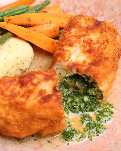 Get Curried on Instagram: "Chicken À La Kiev or Chicken Kiev is a breast of chicken stuffed with butter, garlic, and parsley, rolled, breaded, and either fried or baked. Do try this scrumptious Chicken Kiev today Preparation of the Filling 1/4 cup Butter 1/4 cup Parsley Leaves (chopped) 2 tbsp Garlic (crushed) Salt (as required) Black Pepper (as required) Stuffing the Chicken 2 Chicken Breasts For Mashed Potatoes 2 tbsp Butter 1/2 cup Potatoes (boiled, peeled & mashed) 2 tbsp Fresh Cream Salt Garlic Butter Stuffed Chicken, Chicken Ala Kiev, Crumbed Chicken, Chicken Kiev, Chicken Stuffed, Chicken Meat, Fresh Cream, Meat Chickens, The Chicken