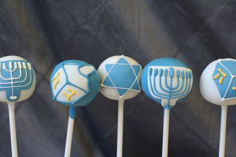 Hanukah Cake Pops Winter Wonderland Cake Pops, Cake Pops Blue, Hanukkah Cake, Ocean Themed Cake, Cake Pops Christmas, Gluten Free Cake Pops, Hannukah Party, Cake Pops Wedding, Tiffany Cupcakes