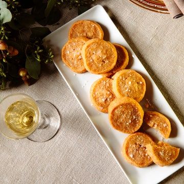 Ina Garten Chipotle Cheddar Crackers, Chipotle Cheddar Crackers Ina Garten, Cheddar Crackers Recipe, Holiday Munchies, Best Thanksgiving Appetizers, Sweet Potato Hummus, Cheddar Crackers, Crackers Recipe, Chipotle Chili Powder