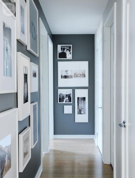 White wall and picture frames in hallway decorating ideas 31 Small Hallway Decorating, Hallway Paint Colors, Hallway Gallery Wall, Hallway Paint, Små Rum Lidt Plads, Interior Wall Colors, Hallway Walls, Hallway Colours, Corridor Design