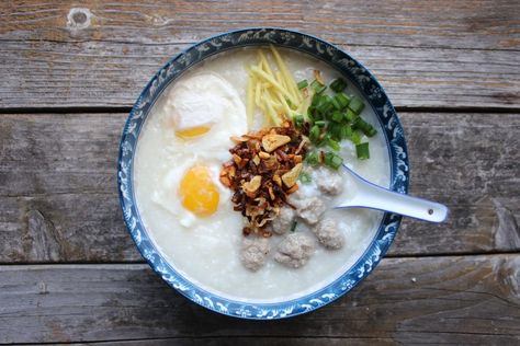 flavorful (and NOT spicy!) ric Pork Congee, Thai Breakfast, Rice Congee, Gluten Free Fish, Pork Broth, Pork Meatballs, Porridge Recipes, Rice Porridge, Cooking Light