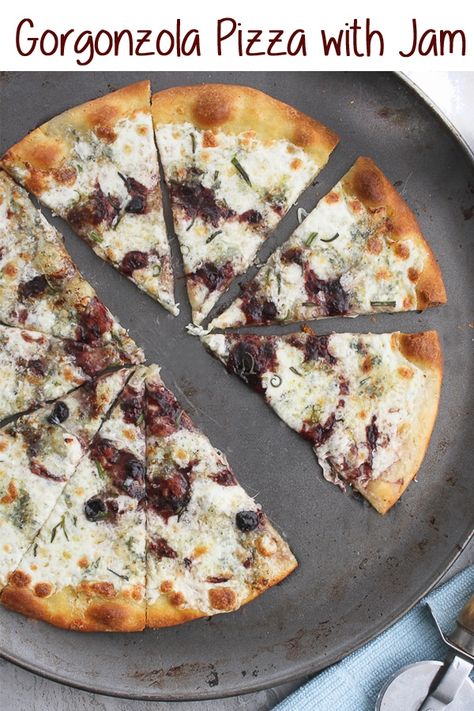 This easy Gorgonzola Pizza with Jam is a flavor-packed gourmet-style pizza!  It’s topped with delicious gorgonzola and mozzarella cheeses, and finished with a jam drizzle. #pizza #gorgonzola #vegetarian #recipe via @champagneta0249 Pizza With Honey, Gorgonzola Pizza, Fig Pizza, Vegetarian Pizza Recipe, Cheese Crust Pizza, Vegetarian Pizza, Fruit Jam, Honey Recipes, Convenience Food