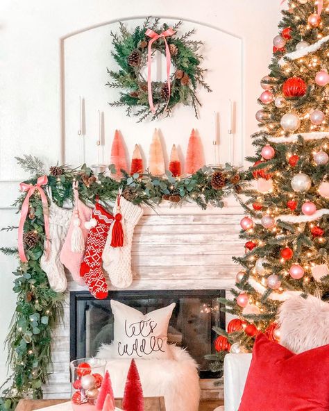 Pink Christmas Decorations, Christmas Mantel Decorations, Aesthetic Red, Christmas Mantle, Christmas Fireplace, Boho Christmas, Christmas Mantels, Farmhouse Christmas Decor, Merry Little Christmas