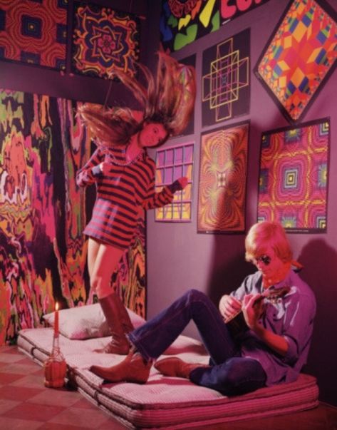 Hippie Couple, 60s Aesthetic, Mode Hippie, 70s Aesthetic, I'm With The Band, Retro Aesthetic, My New Room, Aesthetic Photography, Wall Collage