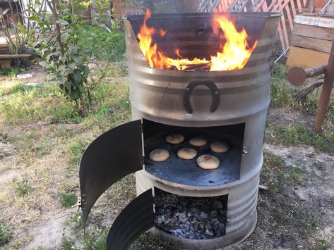 DIY wood oven made from metal barrel - Imgur Burn Barrel, Barrel Stove, Oven Diy, Oven Design, Barrel Projects, Diy Bbq, Outdoor Stove, Wood Oven, Metal Barrel