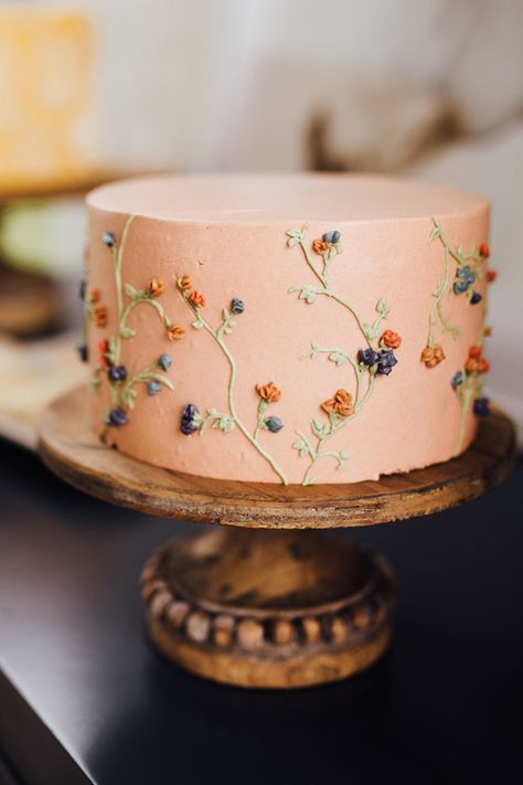 Modern prairie girl birthday party | Wedding & Party Ideas | 100 Layer Cake Earthy Cake Ideas, Funny Cakes, Frosting Ideas, Cake With Flowers, Mini Torte, Sweet 16 Birthday Cake, Aesthetic Birthday, Pastel Cakes, 16 Birthday Cake