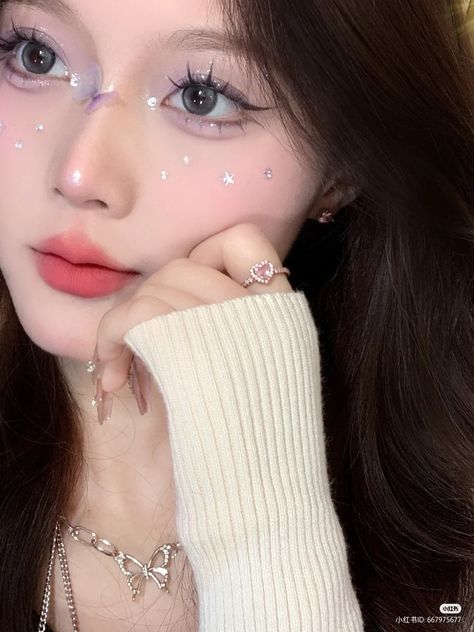 Cute Aesthetic Makeup, Makeup Layout, Bling Makeup, Pop Makeup, Concert Makeup, Douyin Makeup, Queen Makeup, Make Up Inspo, Christmas Makeup