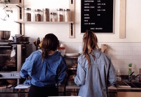 Part Time Jobs For Full Time College Students Barista Outfits, Kylie Scott, Lunch Saludable, Cafe Pictures, Coffee Shop Logo, Coffee Shop Aesthetic, Summer Jobs, Bestest Friend, Part Time Jobs