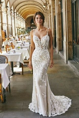 Minimalist Fit And Flare Wedding Dress, Mermaid Sweetheart Wedding Dress, Fit And Flare Wedding Dress Lace, Wedding Dress Overskirt, Nude Dresses, Fitted Lace Wedding Dress, Fitted Wedding Gown, Wedding Dress Low Back, Alice Dress