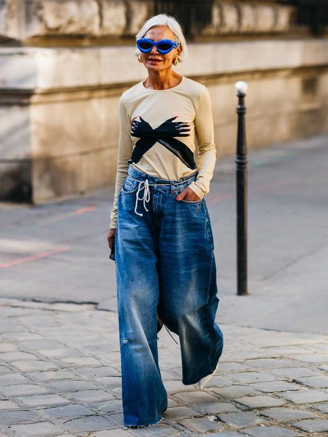 Denim Trends 2023, Trends Fall 2023, Denim Street Style, Maxi Shirts, Trends 2023, White Denim Jeans, Double Denim, Jean Trends, Denim Color