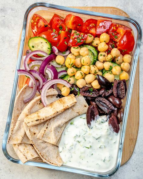 Greek Salad Lunch Box Clean Recipe Salad Lunch Box, Clean Eating Lunch, Cold Lunches, Clean Food Crush, Food Crush, Clean Cooking, Diet Vegetarian, Work Lunch, Idee Pasto Sano