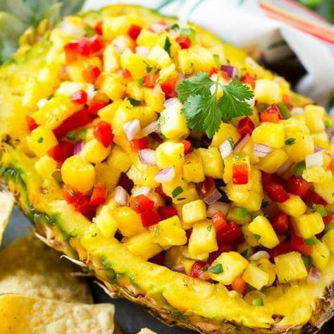 Pineapple Salsa - Dinner at the Zoo Best Salsa Recipe, Mexican Food Recipes Appetizers, Salsa Salad, Pineapple Salsa Recipe, Easy Salsa, Pineapple Recipes, Fruit Salsa, Pineapple Salsa, Homemade Salsa