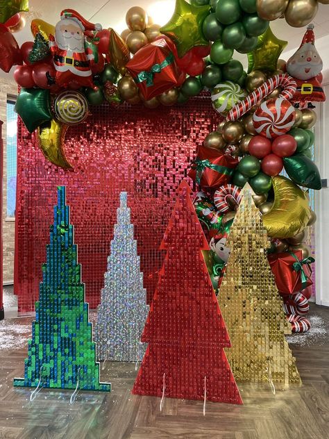 Christmas Booth, Christmas Balloon Decorations, Silver Christmas Decorations, Christmas Photo Booth, Christmas Window Display, Photo Zone, Christmas Balloons, Christmas Backdrops, Christmas Wonderland