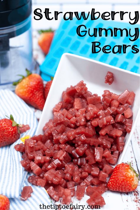 Gelatin Gummy Bears, Healthy Sour Gummies Recipe, Fruit Puree Gummies, Strawberry Gummy Bears, Fresh Fruit Gummies, Make Your Own Gummies, Homemade Gummy Bears Healthy, Diy Gummies Healthy, Fruit Gummies Homemade