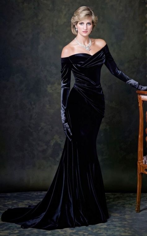 Black Gown Elegant Classy, Dress With Gloves Classy, Rich Old Money, Velvet Dresses Outfit, White Tie Dress, Dresses For A Wedding, Black Velvet Gown, Fair Outfits, Soiree Dress