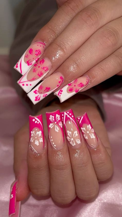 Long Hawaii Nails, Summer Inspo Nails 2024, Spring Nails Hibiscus, Nail Designs Hawaiian Flowers, Long Holiday Nails Summer, Holiday Nails Summer Acrylic Long, Bright Summer Acrylic Nails Designs, Habisquis Nails, Nails For Hawaii Vacation Acrylic