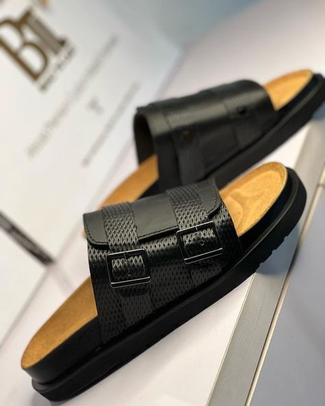 Footwear's For Men, Male Slippers Style, Leather Slides For Men, Shoe Branding Design, Men’s Footwear, Men’s Sandals, Mens Slippers Fashion Style, Jordan Table, Palm For Men