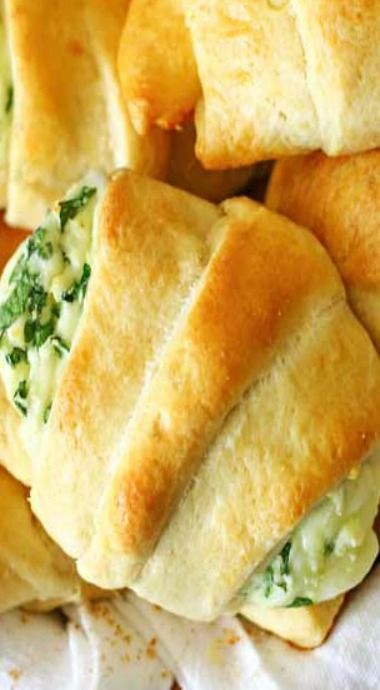 Full Chicken Recipes, Braid Recipes, Filled Rolls, Spinach Appetizers, Pillsbury Crescent Recipes, Crescent Roll Recipes Dinner, Rose Gold Morganite Engagement Ring, Gold Morganite Engagement Ring, Spinach Rolls