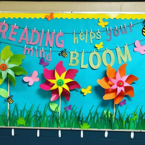 Spring Boletin Board, Spring Cleaning Bulletin Board, Spring Easter Bulletin Board Ideas, Spring Theme Bulletin Boards Classroom, Cute Spring Bulletin Board Ideas, March Into Spring Bulletin Board, Garden School Theme, Library Spring Displays, Easter Library Bulletin Boards