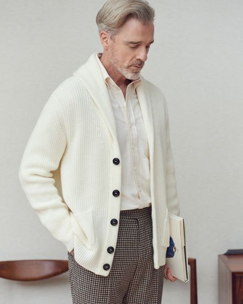 Cardigan Men Outfit, 90s Fashion Men, Cream Cardigan, Guys Clothing Styles, Cardigan Fashion, Casual Fits, Mens Fashion Casual, 90s Fashion, Knit Cardigan