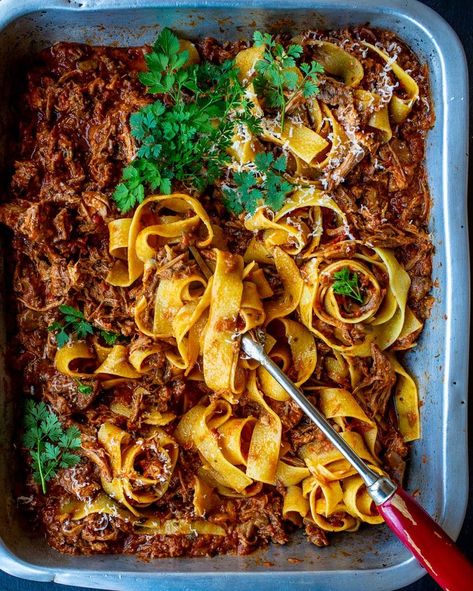 Matt Preston's Delicious Spaghetti Bolognese Recipe Spaghetti Bolognese Recipe, Delicious Spaghetti, Risotto Dishes, Spaghetti Bolognaise, Ragu Recipe, Eating Too Much, Bolognese Recipe, Sydney Food, Spaghetti Bolognese