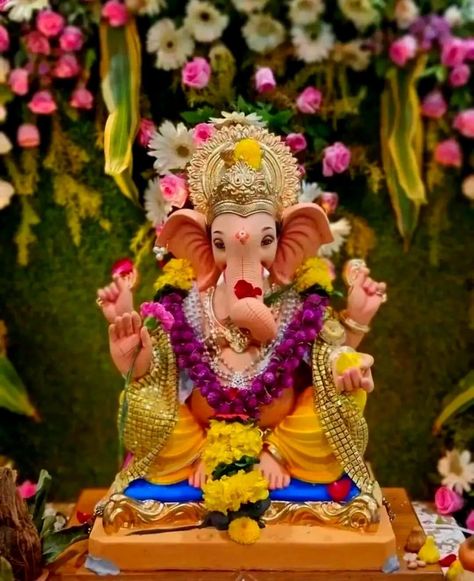 Ganesh Murti Design, Ganeshji Murti, Ganpati Bappa Murti, Ganapati Images, M And A Letters Beautiful, Ganesh Ji Murti, Ganesh Chaturthi Festival, Ganpati Murti, गण��पती बाप्पा