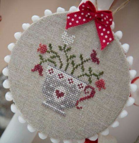 Cross Stitch Kitchen, Winter Cross Stitch, Cross Stitch Christmas Ornaments, Hand Embroidery Videos, Cross Stitch Love, Cross Stitch Finishing, Mini Cross Stitch, Cross Stitch Cards, Cross Stitch Patterns Christmas