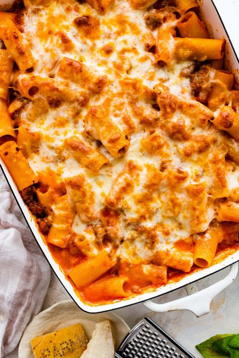 Classic Pasta al Forno Recipe (Italian Baked Pasta) - CucinaByElena Oven Pasta, Cozy Pasta, Italian Pasta Bake, Four Cheese Pasta, Recipe Italian, Fusilli Pasta, Baked Pasta, Baked Pasta Recipes, Cheesy Sauce