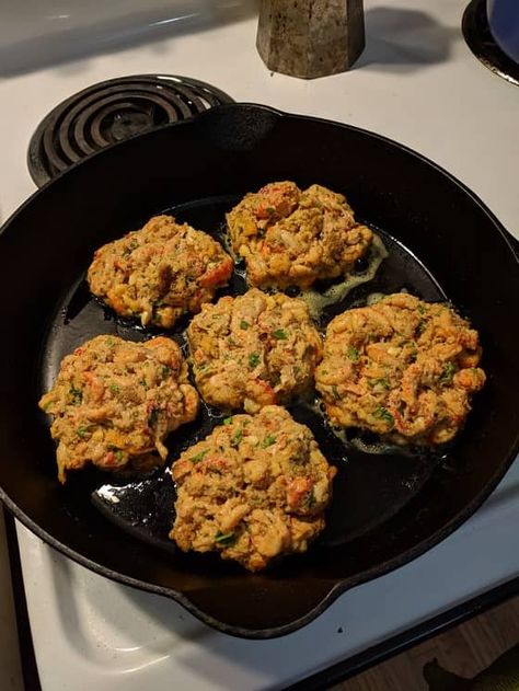 Crawfish Patties, Crawfish Cakes, Seafood Delight, Crawfish Recipes, Louisiana Food, New Orleans Recipes, Cajun Food, Cajun Creole Recipes, Remoulade Sauce