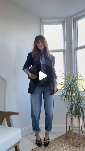 Caroline Cook on Instagram: "Ad 3 denim looks from @marksandspencer 💙  They have such a great range of denim looks in at the moment.  My favourite jeans are high waist carrot style!   ** Full outfit links on stories and are ALL @marksandspencer **   #MyMarks #denimthatgetsyou" Carrot Jeans Outfit, Tapered Jeans Outfit, Carrot Jeans, Outfit Links, Denim Looks, Tapered Jeans, Jeans Outfit, Marks And Spencer, Jean Outfits