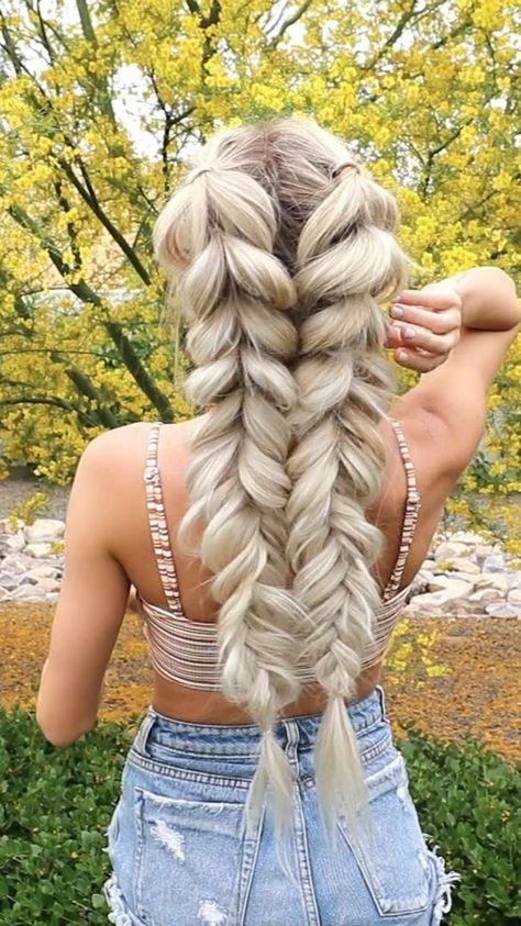 6,060 Likes, 199 Comments - Chrissy Rasmussen (@hairby_chrissy) on Instagram: “How to do a double bubble braid to a fishtail 🤩” Bubble Braid Tutorial, Bubble Braid, Hair Styels, Fishtail Braid, Cool Braids, Braid Tutorial, Beautiful Braids, Penteado Cabelo Curto, Long Blonde