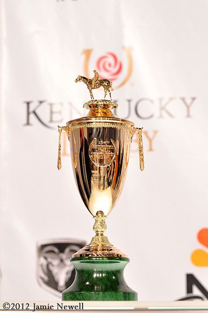 Kentucky Derby Trophy F1 Trophy, Vintage Trophies, Kentucky Derby Attire, Derby Attire, Derby Ideas, Sports Trophies, American Pharoah, Derby Winners, Triple Crown Winners