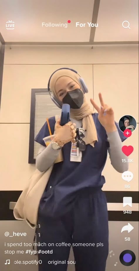 Doctors Without Borders Aesthetic, Hijabi Dentist, Scrubs With Hijab, Nurse Hijab, Islamic Doctor Aesthetic, Doctor In Scrubs Aesthetic, Surgen Wallpaper Doctor, Hijabi Medical Student, Hijabi Doctor Outfit