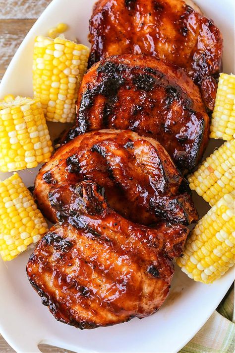 These Grilled BBQ Pork Chops are super juicy thanks to a quick brine! Just a few minutes on the grill and dinner is done! Bbq Pork Loin Chops, Bbq Pork Chop Marinade, Bbq Pork Chops On Grill, Butterfly Pork Chop Recipes, Grilled Pork Chop Recipes, Barbecue Pork Chops, Pork Chop Brine, Loin Recipes, Grilling Recipes Pork