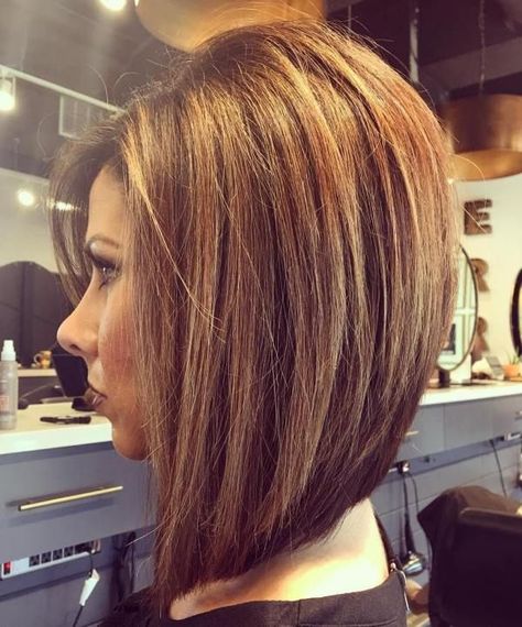 Brown Layered Lob Long Graduated Bob, Graduated Haircut, Graduated Bob Hairstyles, Graduated Bob Haircuts, Tan Skin Blonde Hair, Subtle Blonde Highlights, Graduated Bob, Bouffant Hair, Stacked Bob Haircut