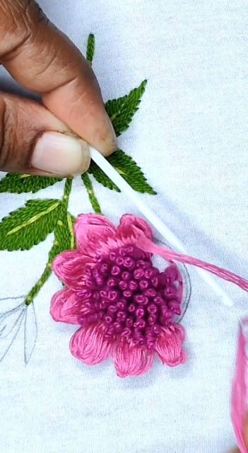 Corak Menjahit, Brazilian Embroidery Stitches, Projek Menjahit, Rainbow Embroidery, Basic Hand Embroidery Stitches, Embroidery Stitches Beginner, Simple Hand Embroidery Patterns, Ribbon Embroidery Tutorial, Hand Embroidery Patterns Flowers