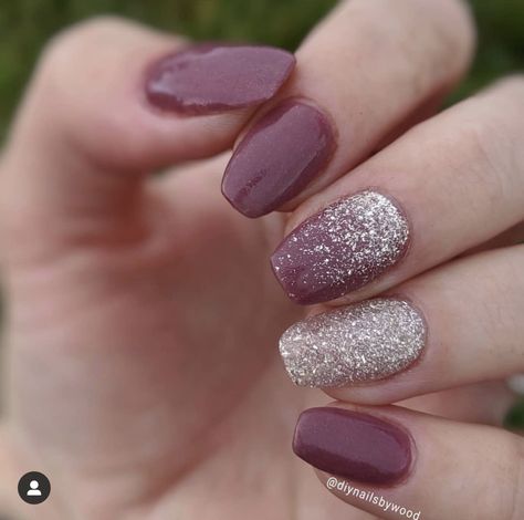 Nail Dipping Powder Colors, Dip Nail Colors, Plum Nails, Glitter Accent Nails, Formal Nails, Ombre Nails Glitter, Ombre Nail Designs, Nails Glitter, Nail Glitter