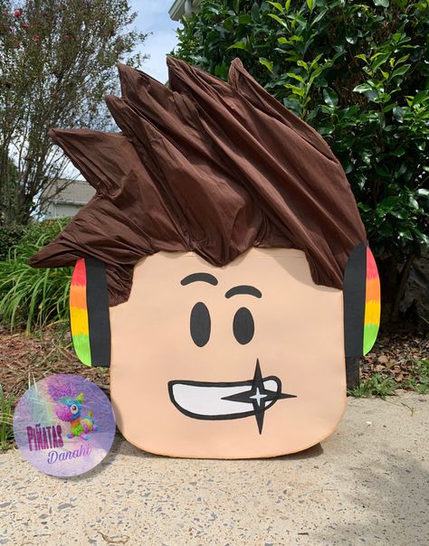 Roblox Pinata Diy, Roblox Pinata, Roblox Party, Lego Roblox, Roblox Birthday Cake, Princess Jasmine Birthday Party, Roblox Cake, Robot Birthday Party, Video Games Birthday Party