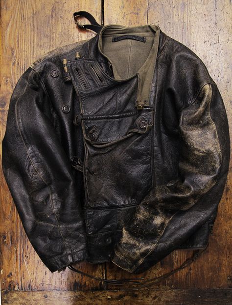 Motorcycle Garage, Born Free, Riders Jacket, Leather Jacket Style, Jackets Men Fashion, Types Of Jackets, Herren Outfit, Vintage Leather Jacket, Outdoor Jacket