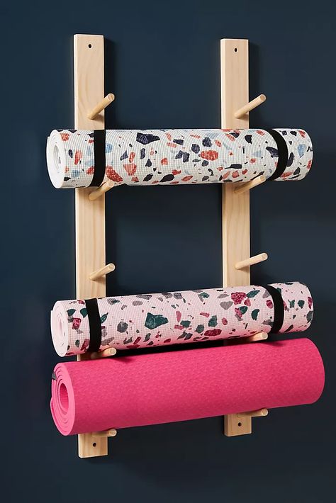 Yoga Room Design, Home Yoga Room, Yoga Mat Storage, Workout Room Home, Studio Pilates, Diy Home Gym, Gym Room At Home, Gym At Home, Zen Room