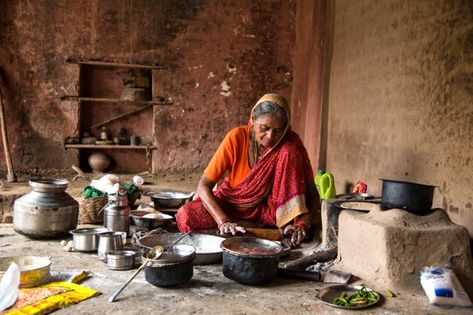 Old woman making and cooking baking fres... | Premium Photo #Freepik #photo #food #vintage #wood #woman Punjab Culture, Rural Photography, Pakistan Culture, Punjabi Culture, Amazing India, Rural Village, Village Photos, Indian People, Rural India