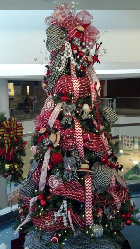 Alabama Christmas Tree Alabama Crimson Tide Christmas Tree, Bama Christmas Tree, Football Team Christmas Tree, Alabama Christmas Tree Ideas, Houndstooth Christmas Tree, Alabama Ornaments, Alabama Christmas Tree, Bulldog Crafts, Alabama Christmas Ornaments