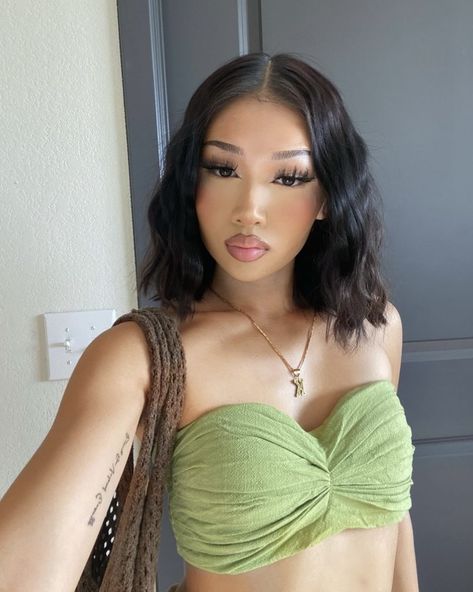 Green Tube Top Outfit, Pretty Girl Makeup, Makeup Routine Guide, Tube Top Outfit, Ig Baddie, Green Tube Top, Dark Features, Tube Top Outfits, Makeup Hairstyles