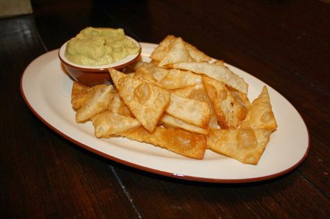 Tada's Kooky Kitchen: Avocado Hummus & Puffy Tortilla Chips Puffy Tortilla Chips, Flour Tortilla Chips, Tortilla Chip Recipe, Avocado Hummus, Tortilla Recipe, Food Family, Meatless Monday, Tortilla Chips, Appetizers For Party