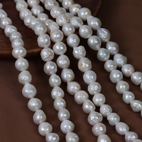 ✨ Discover the charm of wrinkled Baroque Edison pearls! These natural freshwater pearls, with diameters around 10mm, feature beautiful organic textures and natural colors. Each 40cm strand holds pearls with slight variations adding character to your designs. With a 0.7mm hole, they're perfect for creating unique, high-end jewelry pieces. 💎 #EdisonPearls #BaroquePearls #FreshwaterPearls #UniqueJewelry #LuxuryDesigns #NaturalPearls #PearlCrafting #GretaPearls #ElegantJewelry #freshwaterpearlwh... Pearl Jewelry Ring, Multi Strand Pearl Necklace, Pearl Rings Vintage, Pearl Bangle Bracelet, Pearl Charm Bracelet, Organic Textures, Edison Pearls, Pearl Chain Necklace, Pearl Shop