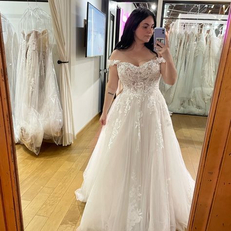 I Purchased This Wedding Dress And Then Fell In Love With Something Else! I Never Altered Or Wore This Maggie Sottero Harlem Dress. (Size 12). Size 14-16 Wedding Dresses, Plus Size Wedding Dress Boho, Wedding Dress Medium Size Girl, Big Girl Wedding Dress, Fairytale Wedding Dress Plus Size, Sweet Heart Neckline Wedding Dress Plus Size, Plus Size Wedding Dresses Tiered Skirt, Wedding Dresses Mid Size, Plus Size Wedding Dresses